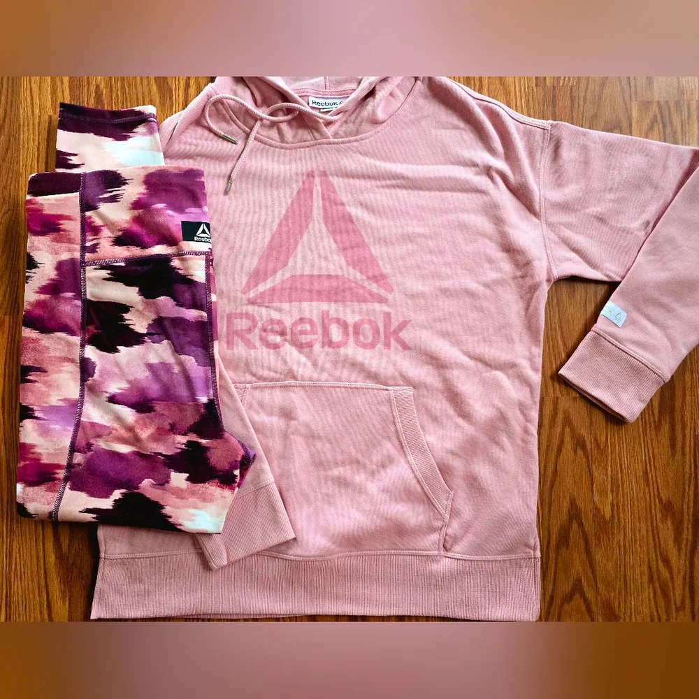 Womens Reebok Outfit - Picture 3 of 3